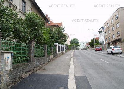 Pronájem mezonetového bytu 3+kk, 100m2 v nájemním domě se zahradou v P4-Nusle.