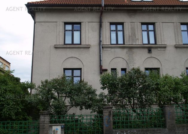 Pronájem mezonetového bytu 3+kk, 100m2 v nájemním domě se zahradou v P4-Nusle.