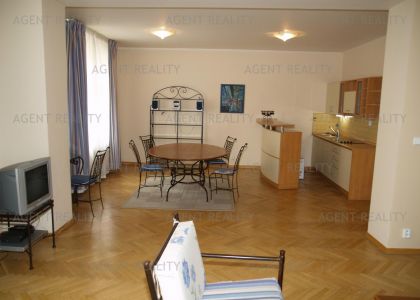Pronájem zařízeného apartmánu 2+kk,75m2 v činžovním domě rezidence Masaryk P2-Vinohrady.