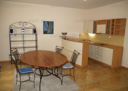 Pronájem zařízeného apartmánu 2+kk,75m2 v činžovním domě rezidence Masaryk P2-Vinohrady.