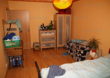 Pronájem pěkného bytu 3+kk, 83m2 s předzahrádkou a parkovacím stáním v P5-Smíchov