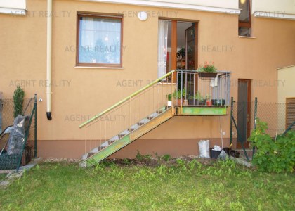Pronájem pěkného bytu 3+kk, 83m2 s předzahrádkou a parkovacím stáním v P5-Smíchov