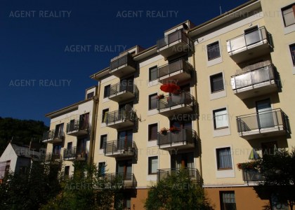 Pronájem pěkného bytu 3+kk, 83m2 s předzahrádkou a parkovacím stáním v P5-Smíchov