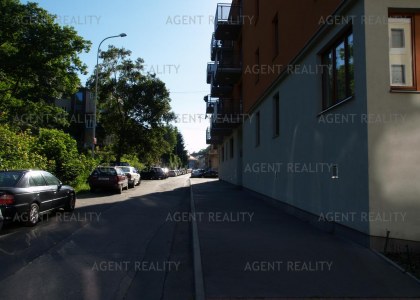 Pronájem pěkného bytu 3+kk, 83m2 s předzahrádkou a parkovacím stáním v P5-Smíchov