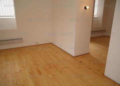Pronájem nebytových prostor 5+1,164m2 v suterénu rohového čižovního domu u parku Latná P7-Letná
