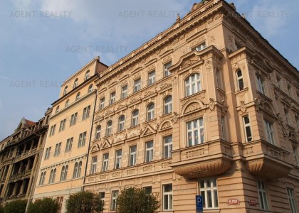 Pronájem nebytových prostor 5+1,164m2 v suterénu rohového čižovního domu u parku Latná P7-Letná