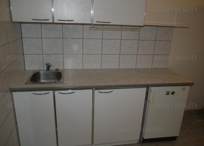 Pronájem nebytových prostor 5+1,164m2 v suterénu rohového čižovního domu u parku Latná P7-Letná