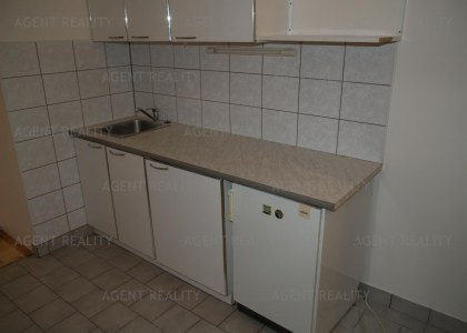 Pronájem nebytových prostor 5+1,164m2 v suterénu rohového čižovního domu u parku Latná P7-Letná
