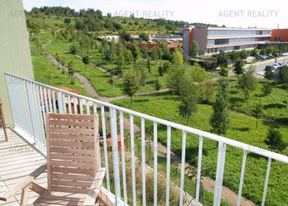 Pronájem luxusního bytu 3+kk,83m2 s lodžíí a balkonem s parkovacím stáním v novostavbě P5-Jinonice
