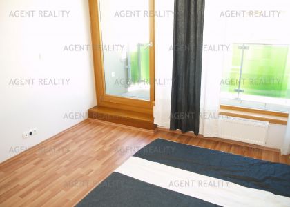 Pronájem luxusního bytu 3+kk,83m2 s lodžíí a balkonem s parkovacím stáním v novostavbě P5-Jinonice