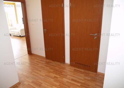 Pronájem luxusního bytu 3+kk,83m2 s lodžíí a balkonem s parkovacím stáním v novostavbě P5-Jinonice