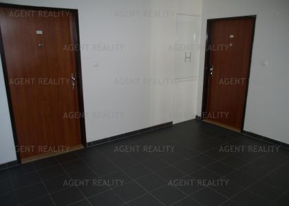 Pronájem luxusního bytu 3+kk,83m2 s lodžíí a balkonem s parkovacím stáním v novostavbě P5-Jinonice