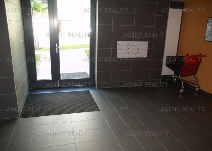 Pronájem luxusního bytu 3+kk,83m2 s lodžíí a balkonem s parkovacím stáním v novostavbě P5-Jinonice