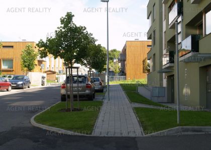 Pronájem luxusního bytu 3+kk,83m2 s lodžíí a balkonem s parkovacím stáním v novostavbě P5-Jinonice