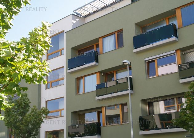 Pronájem luxusního bytu 3+kk,83m2 s lodžíí a balkonem s parkovacím stáním v novostavbě P5-Jinonice