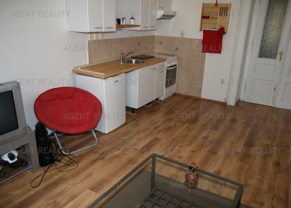 Pronájem  zařízeného bytu 2+kk,48m2 v činžovním domě P2-Vinohrady