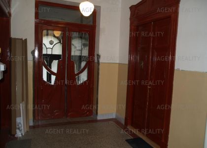 Pronájem pěkného bytu 2+kk, 45m2 v činžovním domě u Riegerových sadů P2-Vinohrady