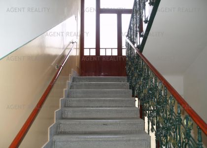 Pronájem pěkného bytu 2+kk, 45m2 v činžovním domě u Riegerových sadů P2-Vinohrady