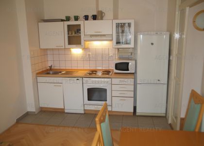 Pronájem pěkného bytu 2+kk, 45m2 v činžovním domě u Riegerových sadů P2-Vinohrady
