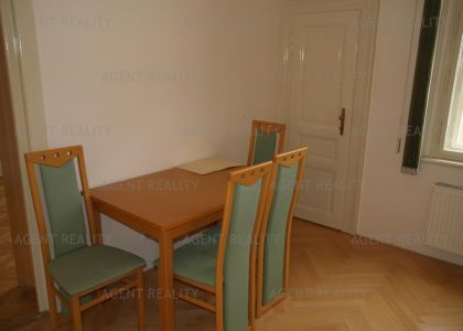Pronájem pěkného bytu 2+kk, 45m2 v činžovním domě u Riegerových sadů P2-Vinohrady