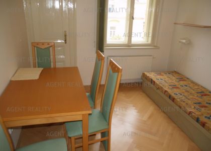 Pronájem pěkného bytu 2+kk, 45m2 v činžovním domě u Riegerových sadů P2-Vinohrady