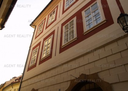 Pronájem atraktivní rekonstruované kanceláře 354m2 v historické budově P1 - Staré Město