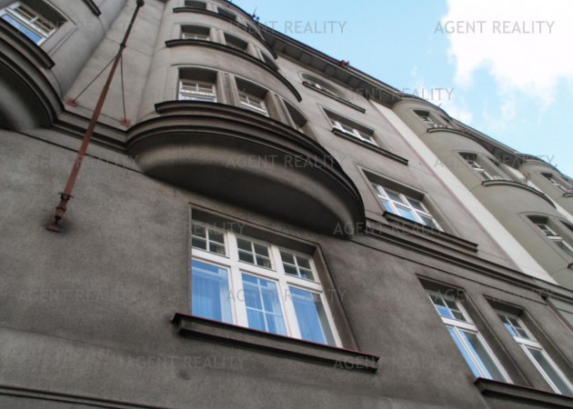 Prodej nového podkrovního bytu 3+kk, 76m2 + střešní terasa 60m2 v P5-Smíchov