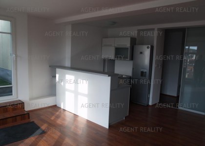 Prodej nového podkrovního bytu 3+kk, 76m2 + střešní terasa 60m2 v P5-Smíchov
