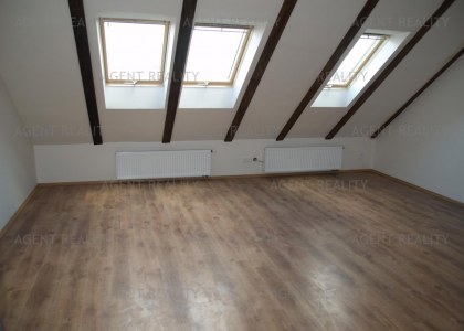 Prodej nového podkrovního bytu 3+kk, 76m2 + střešní terasa 60m2 v P5-Smíchov