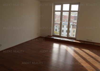Prodej nového podkrovního bytu 3+kk, 76m2 + střešní terasa 60m2 v P5-Smíchov