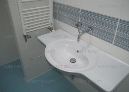 Prodej nového podkrovního bytu 3+kk, 76m2 + střešní terasa 60m2 v P5-Smíchov