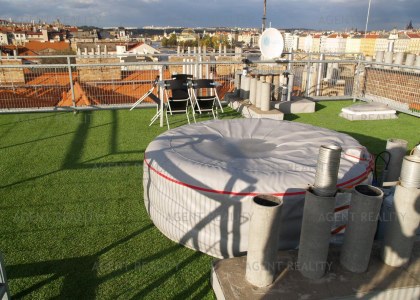 Prodej nového podkrovního bytu 3+kk, 76m2 + střešní terasa 60m2 v P5-Smíchov