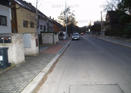 Pronájem zařízeného bytu 3+1 s balkonem a zahradou v P4-Hodkovičky.