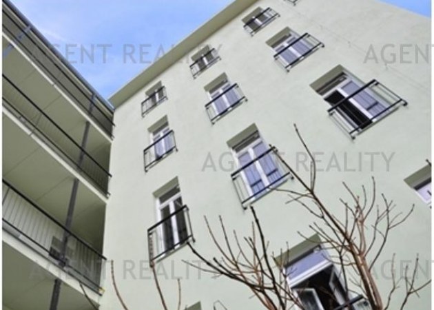  Agentreality nabízí k prodeji malometrážní byt 1+kk, 31m2, 3.NP v dobré lokalitě P8- Karlín