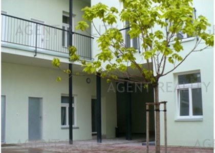 Agentreality nabízí k prodeji malometrážní byt 1+kk, 31m2, 3.NP v dobré lokalitě P8- Karlín