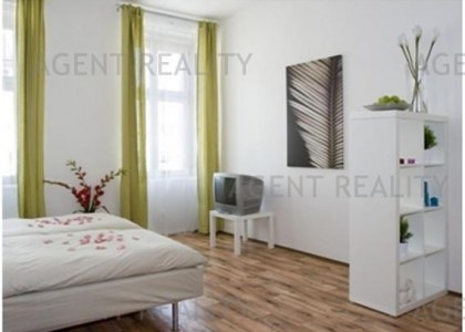  Agentreality nabízí k prodeji malometrážní byt 1+kk, 31m2, 3.NP v dobré lokalitě P8- Karlín
