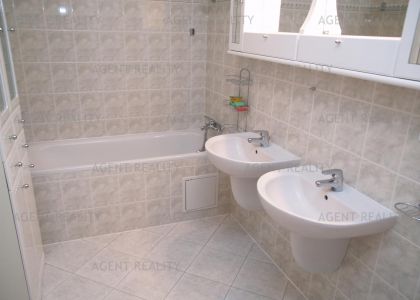 Pronájem velkého bytu 3+1, 112m2 s terasou a parkovacím stáním v ceně najmu v P8-Libeň.