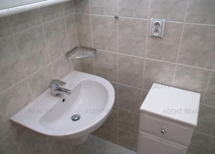 Pronájem velkého bytu 3+1, 112m2 s terasou a parkovacím stáním v ceně najmu v P8-Libeň.