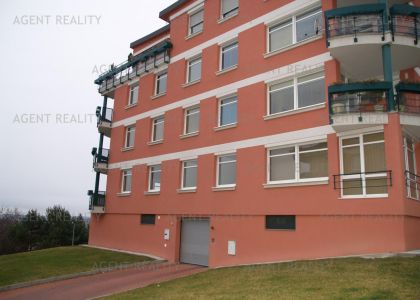 Pronájem velkého bytu 3+1, 112m2 s terasou a parkovacím stáním v ceně najmu v P8-Libeň.