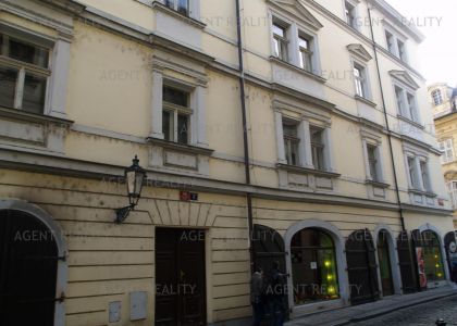 Pronájem rekostruovaného bytu 3+1,105m2 v historické části Prahy u Karlova mostu P1-Staré Město.