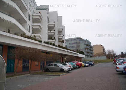 Pronájem luxusního bytu 2+kk,65m2 s terasou 35m2 a garáží v obytném domě P5-Barandov.
