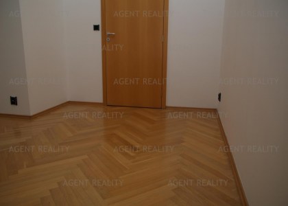 Pronájem luxusního bytu 2+kk,65m2 s terasou 35m2 a garáží v obytném domě P5-Barandov.