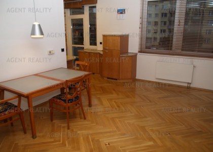 Pronájem luxusního bytu 2+kk,65m2 s terasou 35m2 a garáží v obytném domě P5-Barandov.