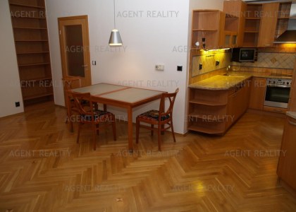 Pronájem luxusního bytu 2+kk,65m2 s terasou 35m2 a garáží v obytném domě P5-Barandov.