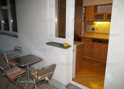 Pronájem luxusního bytu 2+kk,65m2 s terasou 35m2 a garáží v obytném domě P5-Barandov.