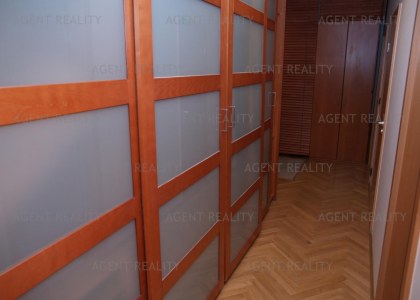 Pronájem luxusního bytu 2+kk,65m2 s terasou 35m2 a garáží v obytném domě P5-Barandov.