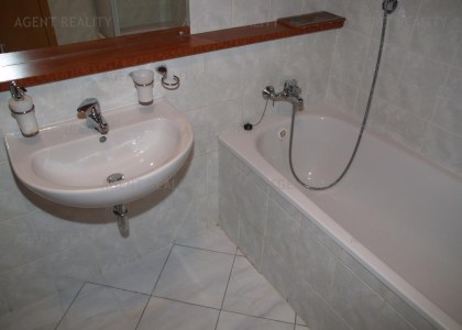 Pronájem luxusního bytu 2+kk,65m2 s terasou 35m2 a garáží v obytném domě P5-Barandov.