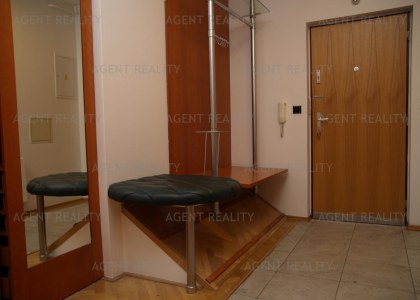 Pronájem luxusního bytu 2+kk,65m2 s terasou 35m2 a garáží v obytném domě P5-Barandov.