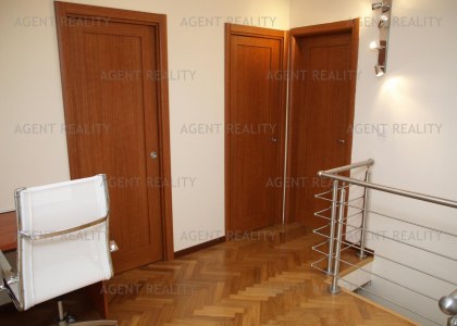 Pronájem zařízeného apartmánového bytu 3+1,75m2 mezonet s terasou  v P1-Nové město.