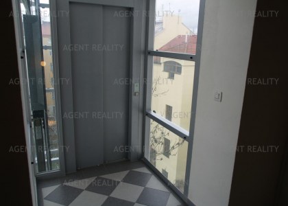 Pronájem zařízeného apartmánového bytu 3+1,75m2 mezonet s terasou  v P1-Nové město.
